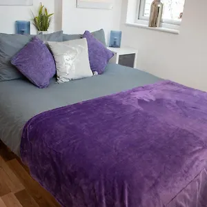 121 - Apartment, Terrace & Full Kitchen - Airport & Train Shuttle Appartamento Bishop's Stortford