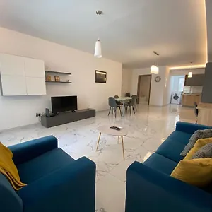 Centrally Located Appartamento Sliema